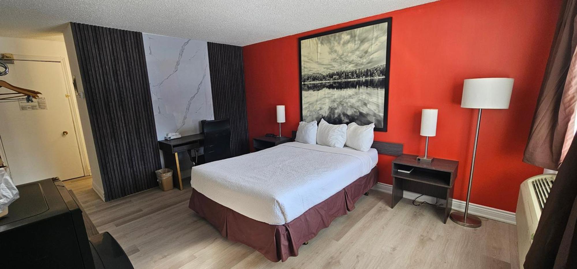 Super 8 By Wyndham Kirkland Lake Exterior photo